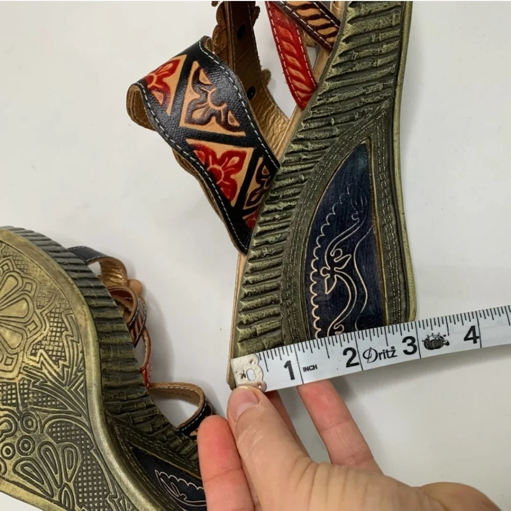 Via Veneto Leather Floral Boho Wedge Heels Size 8